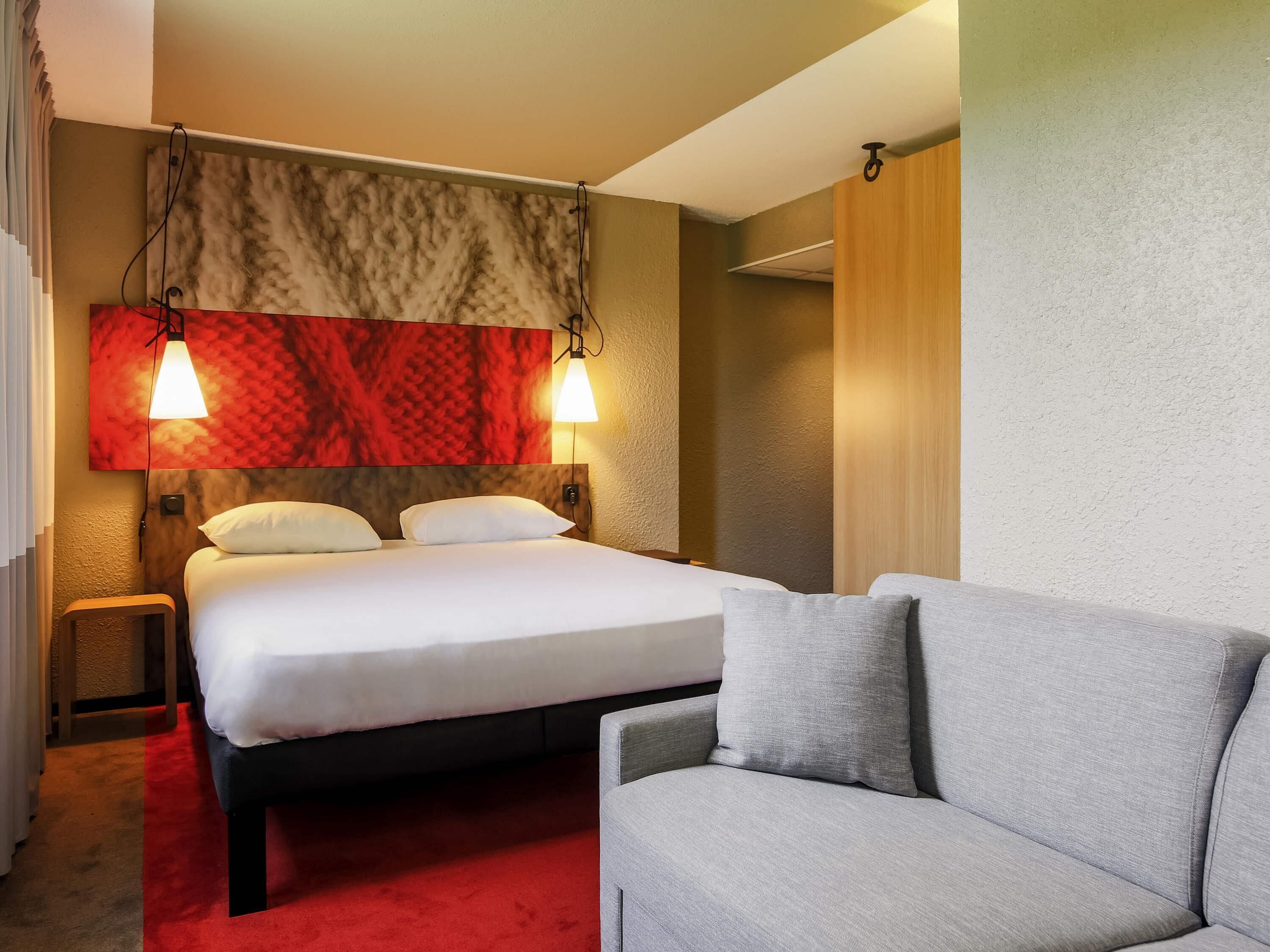 Family Room, 1 Double Bed with Sofa bed | Pillowtop beds, desk, soundproofing, free cribs/infant beds