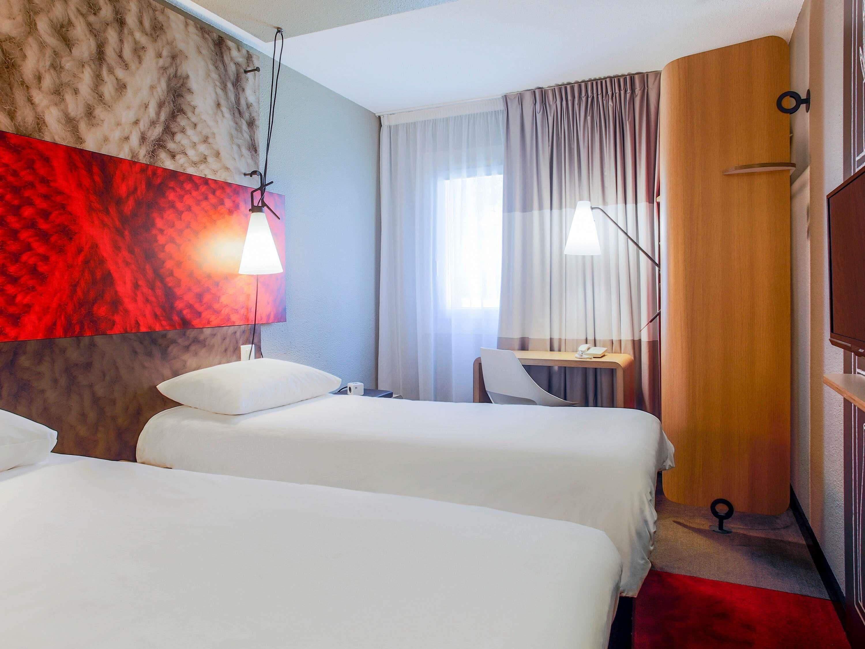 Standard Twin Room, 2 Twin Beds | Pillowtop beds, desk, soundproofing, free cribs/infant beds