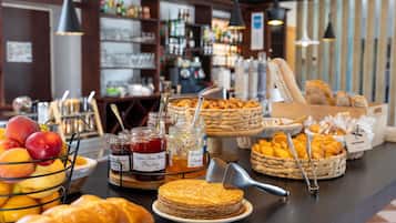 Colazione a buffet, servita tutte le mattine (12.90 EUR a persona)