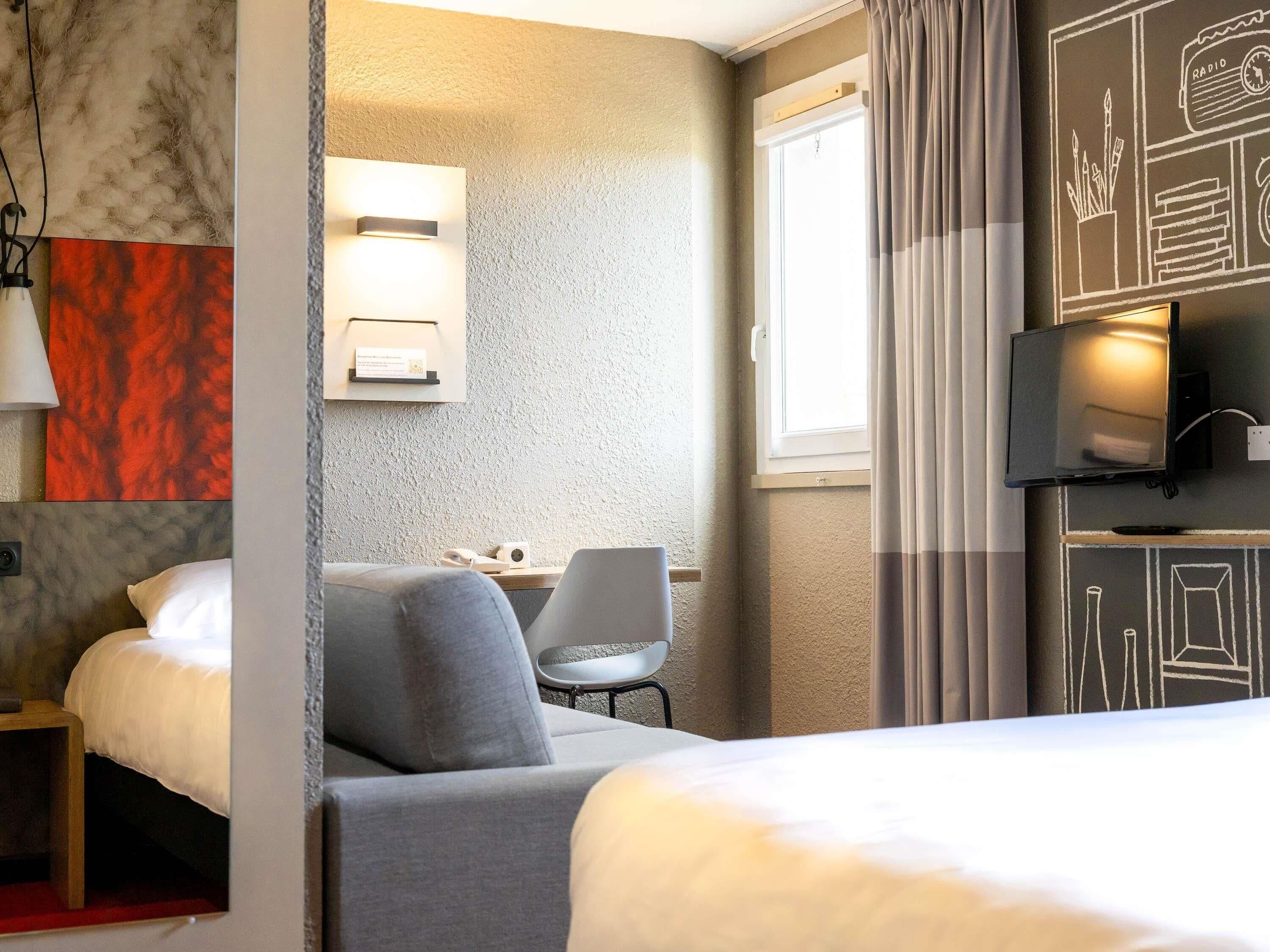 standard room, 1 double bed | pillow-top beds, desk, soundproofing, free cots/infant beds