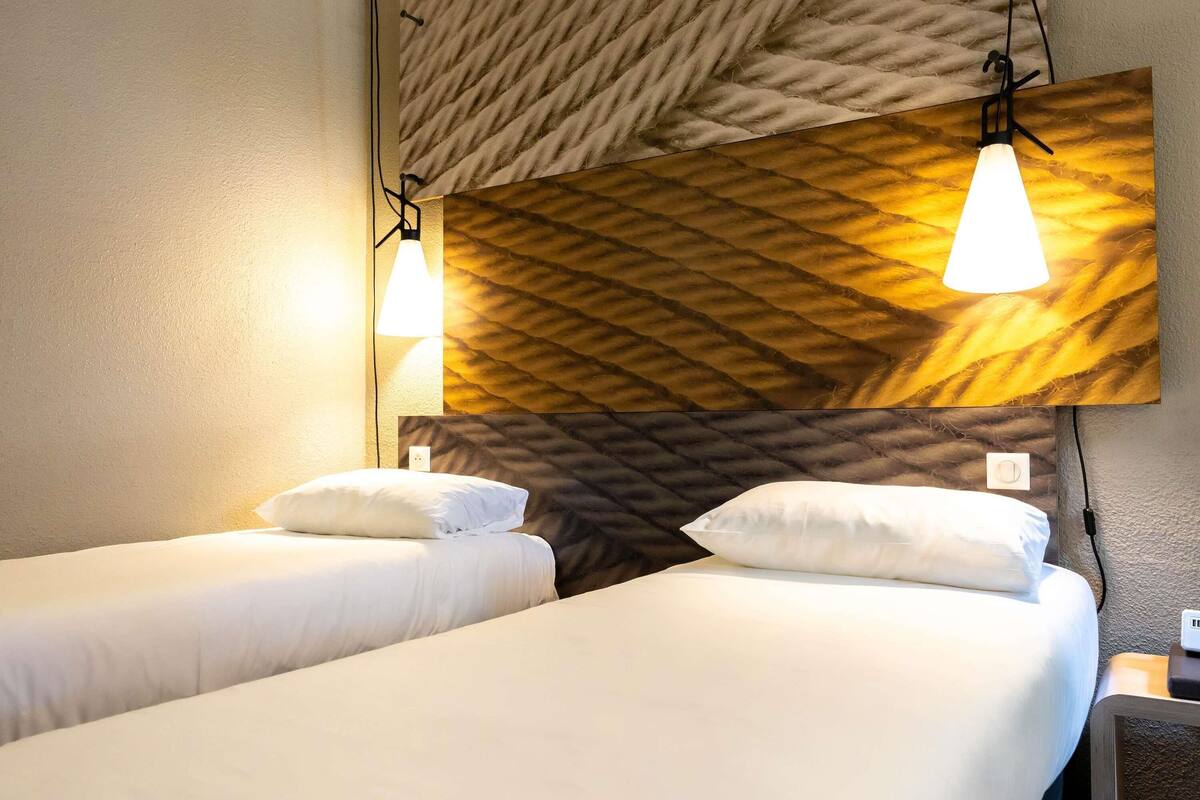 standard twin room, 2 single beds | pillow-top beds, desk, soundproofing, free cots/infant beds