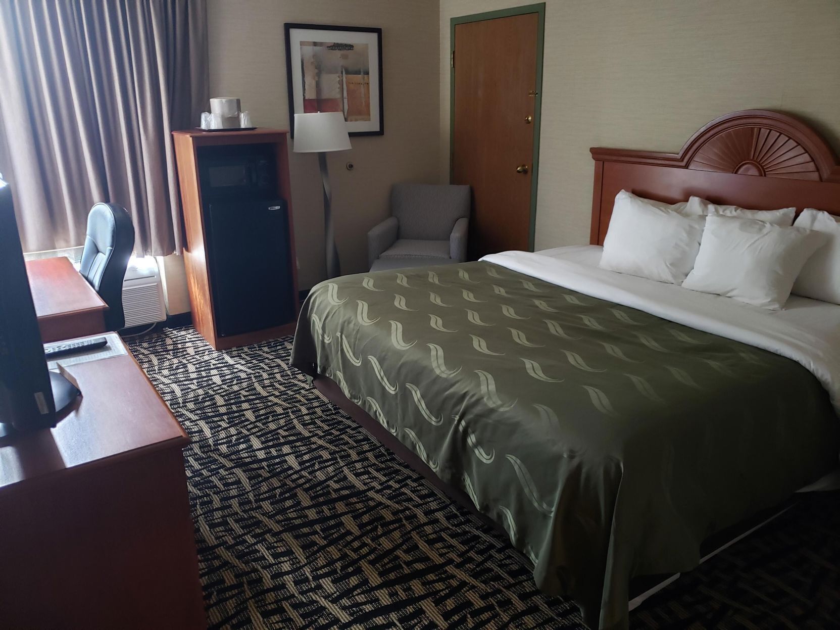 Premium bedding, laptop workspace, iron/ironing board, free WiFi