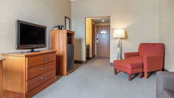 Room, 1 King Bed with Sofa bed, Non Smoking | Premium bedding, laptop workspace, iron/ironing board, free WiFi