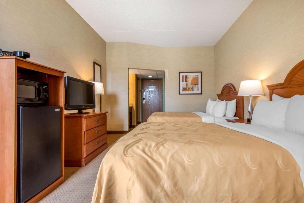 Premium bedding, laptop workspace, iron/ironing board, free WiFi