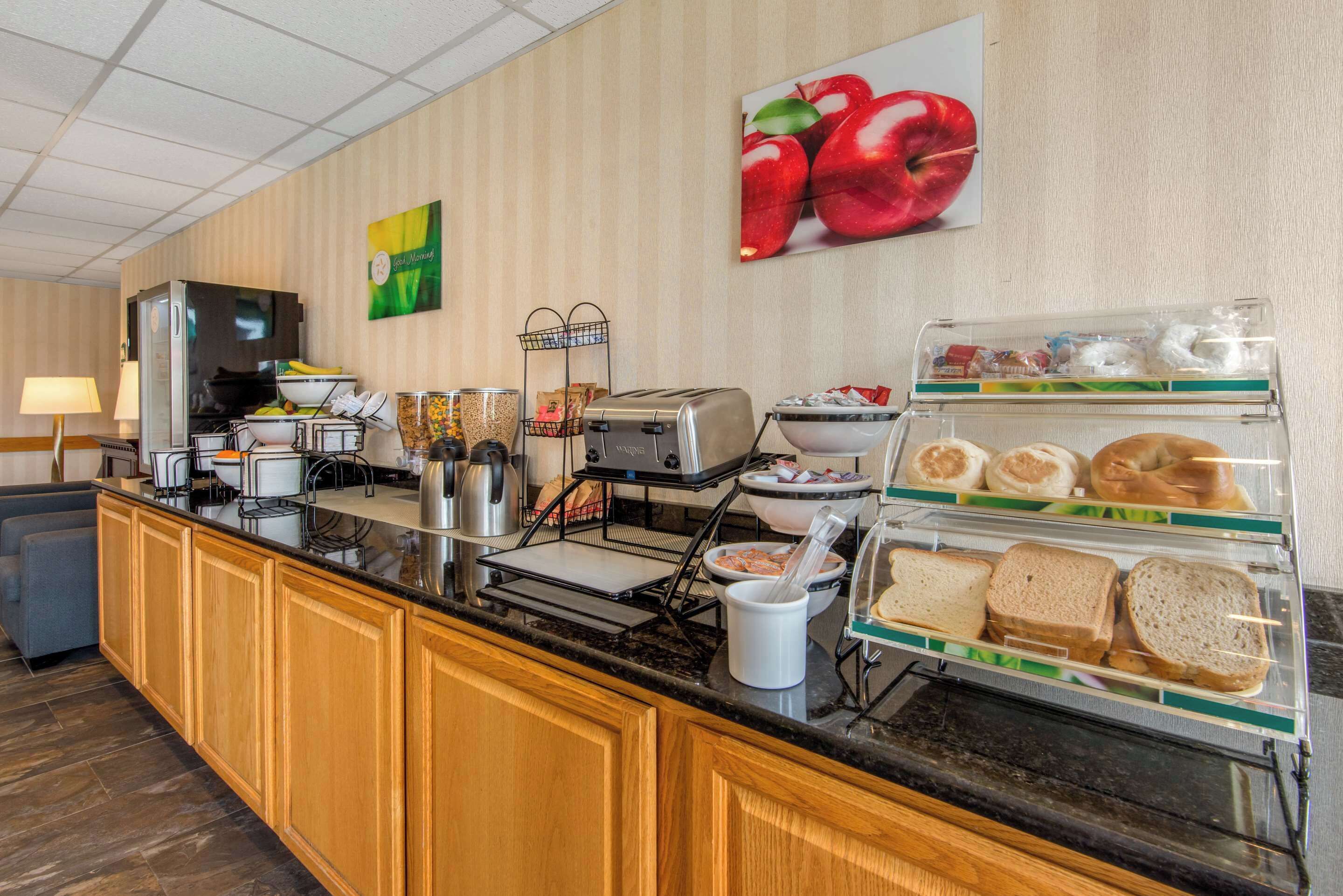 free daily continental breakfast
