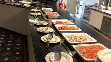 Tägliches Frühstücksbuffet gegen Gebühr