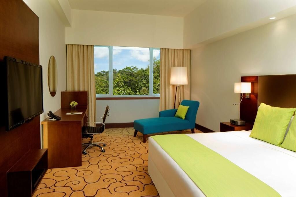 Minibar, in-room safe, desk, laptop workspace