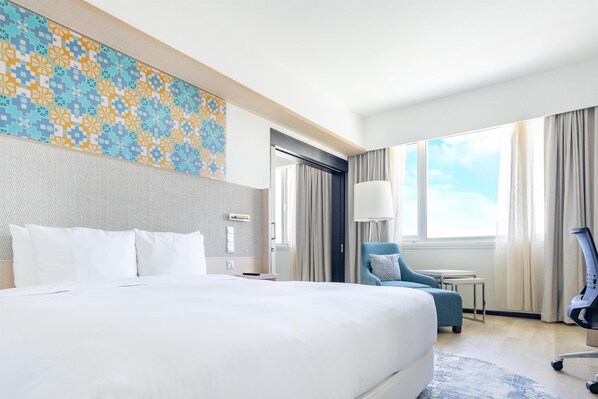 Premier Suite, 1 Bedroom | Minibar, in-room safe, individually furnished, desk - Radisson Hotel Brunei Darussalam (Bandar Seri Begawan)