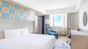 Frigobar, cofres nos quartos, individualmente mobiliados, escrivaninha