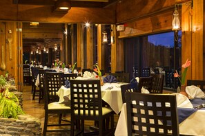 2 restaurants; breakfast, lunch, and dinner served - Kapok Hotel (Port of Spain)