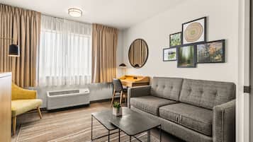 Executive 2 Queen Suite | Living area | 40-inch flat-screen TV with cable channels, TV, DVD player