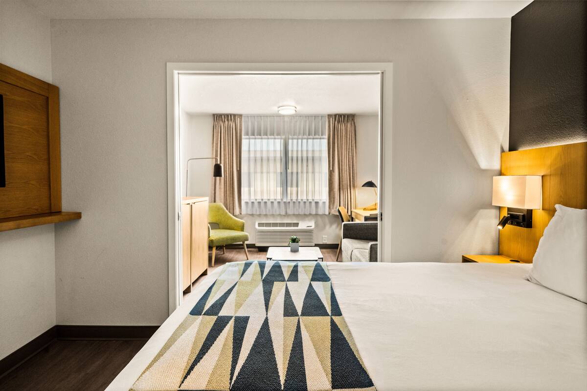 Premium bedding, desk, blackout curtains