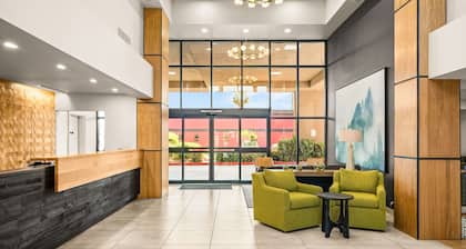 Oxford Suites Redding