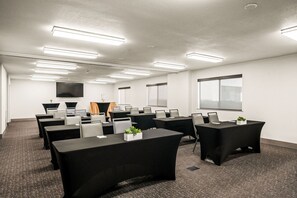Meeting facility - Oxford Suites Redding (Redding)