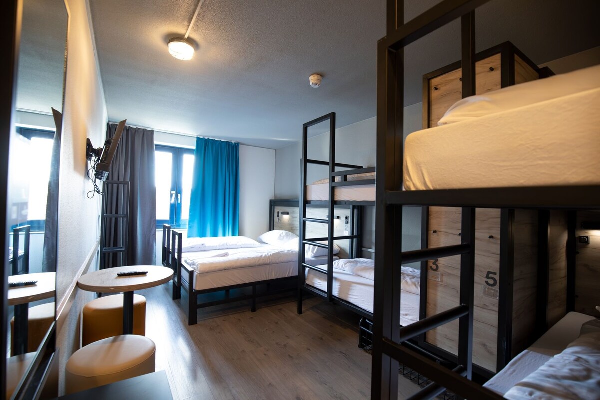 WiFi (free), bed sheets