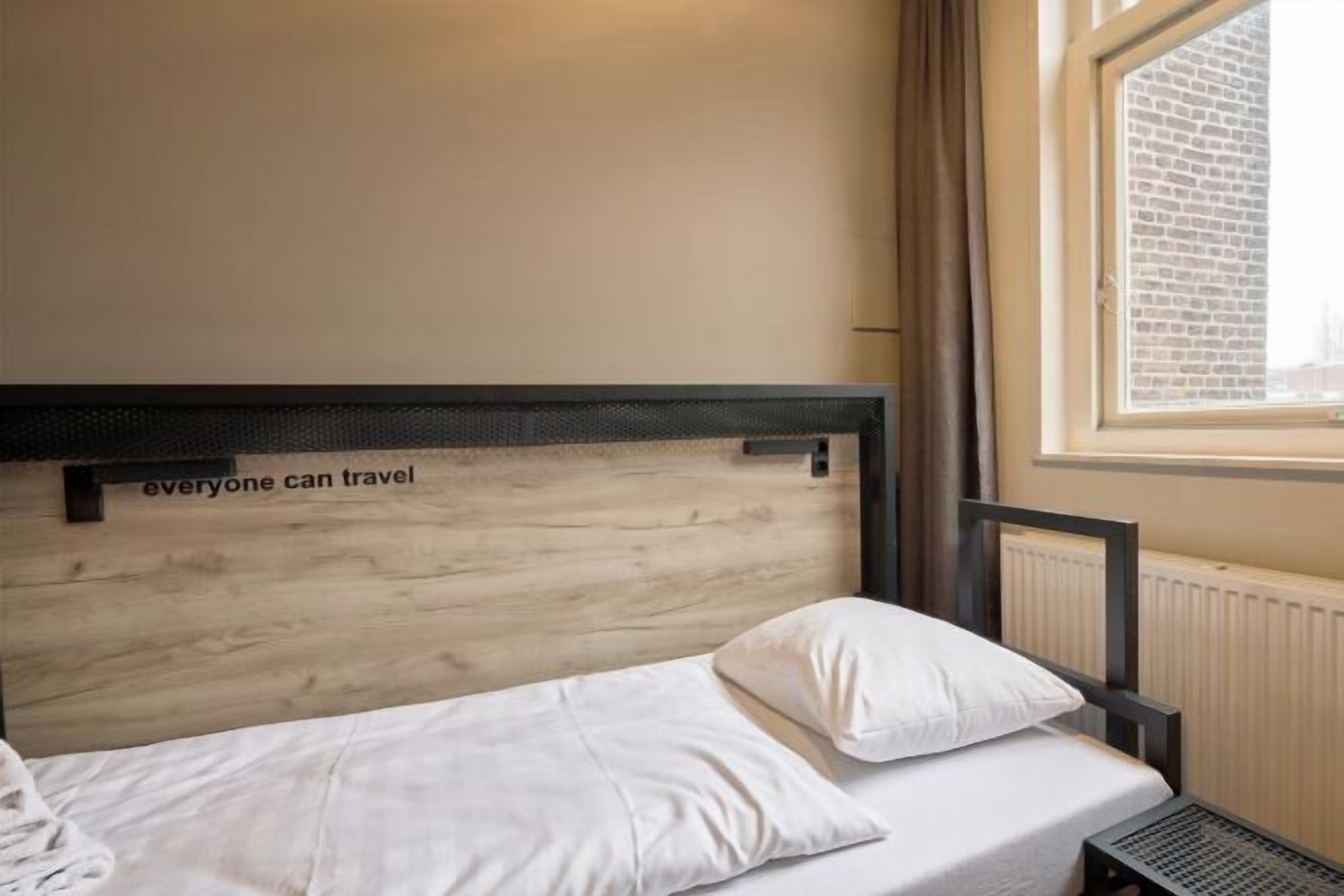 Free WiFi, bed sheets