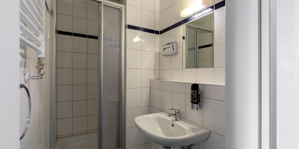 Baño | Regadera, amenidades de baño ecológicas, secadora de cabello, jabón 