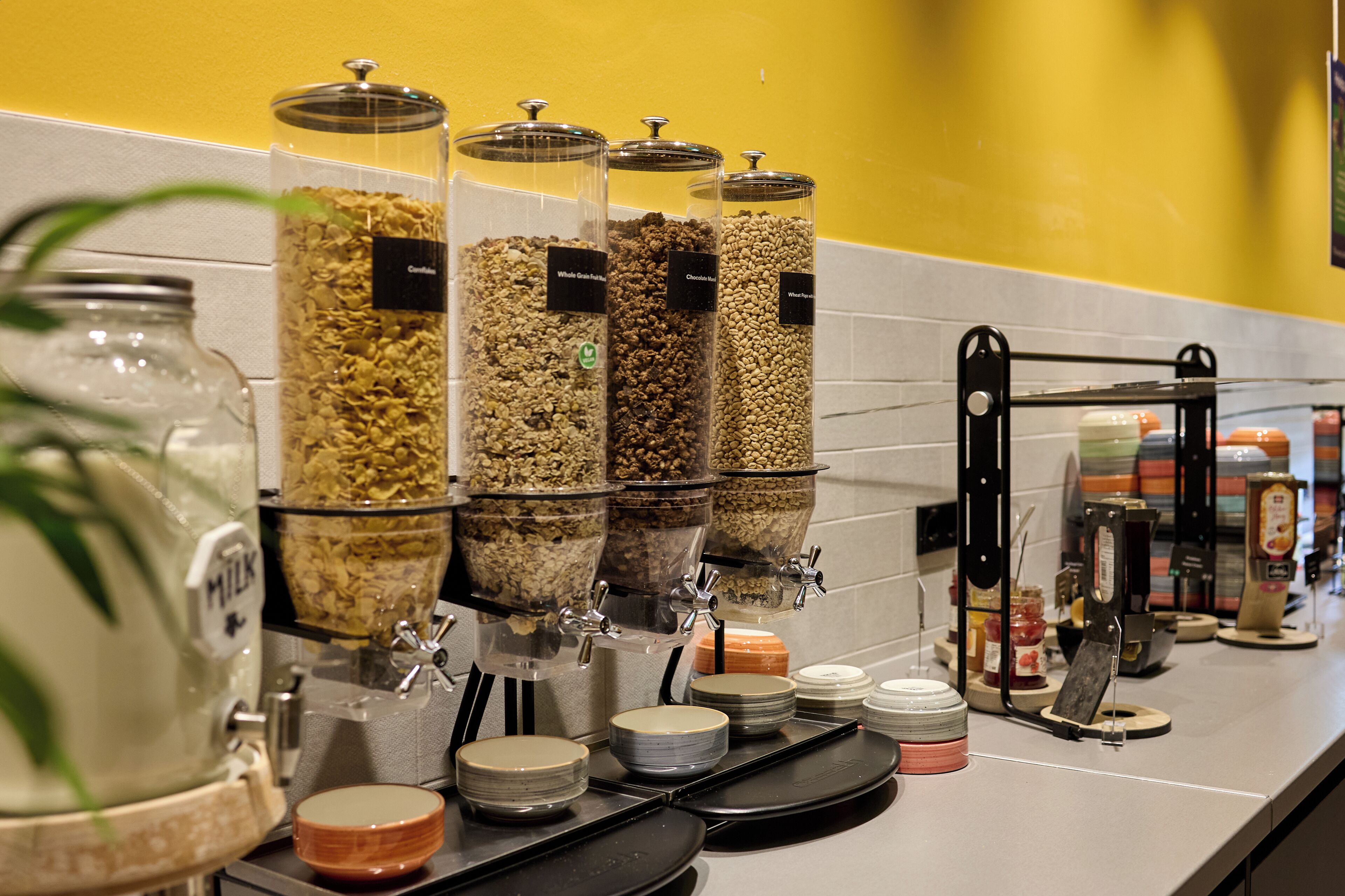 Bữa sáng buffet hàng ngày (11.90 EUR/mỗi người) 