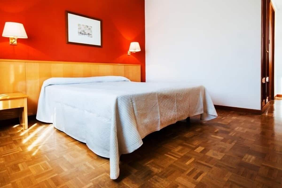 Comfort Double or Twin Room | Desk, free cribs/infant beds, free WiFi