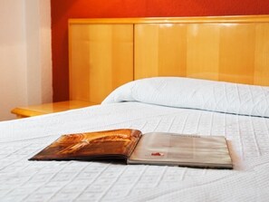 Comfort Double or Twin Room | Desk, free cots/infant beds, free WiFi