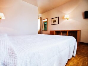 Comfort Double or Twin Room | Desk, free cots/infant beds, free WiFi - Hotel Alcarria (Guadalajara)