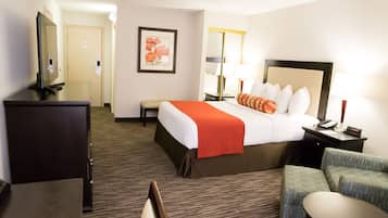 Standard Room, 1 Queen Bed | Minibar, desk, iron/ironing board, rollaway beds