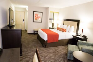 غرفة عادية - سرير كبير | ميني بار ومكتب ومكواة/لوح كي وأسرّة قابلة للطي