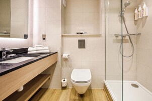 Shower, free toiletries, hair dryer, towels