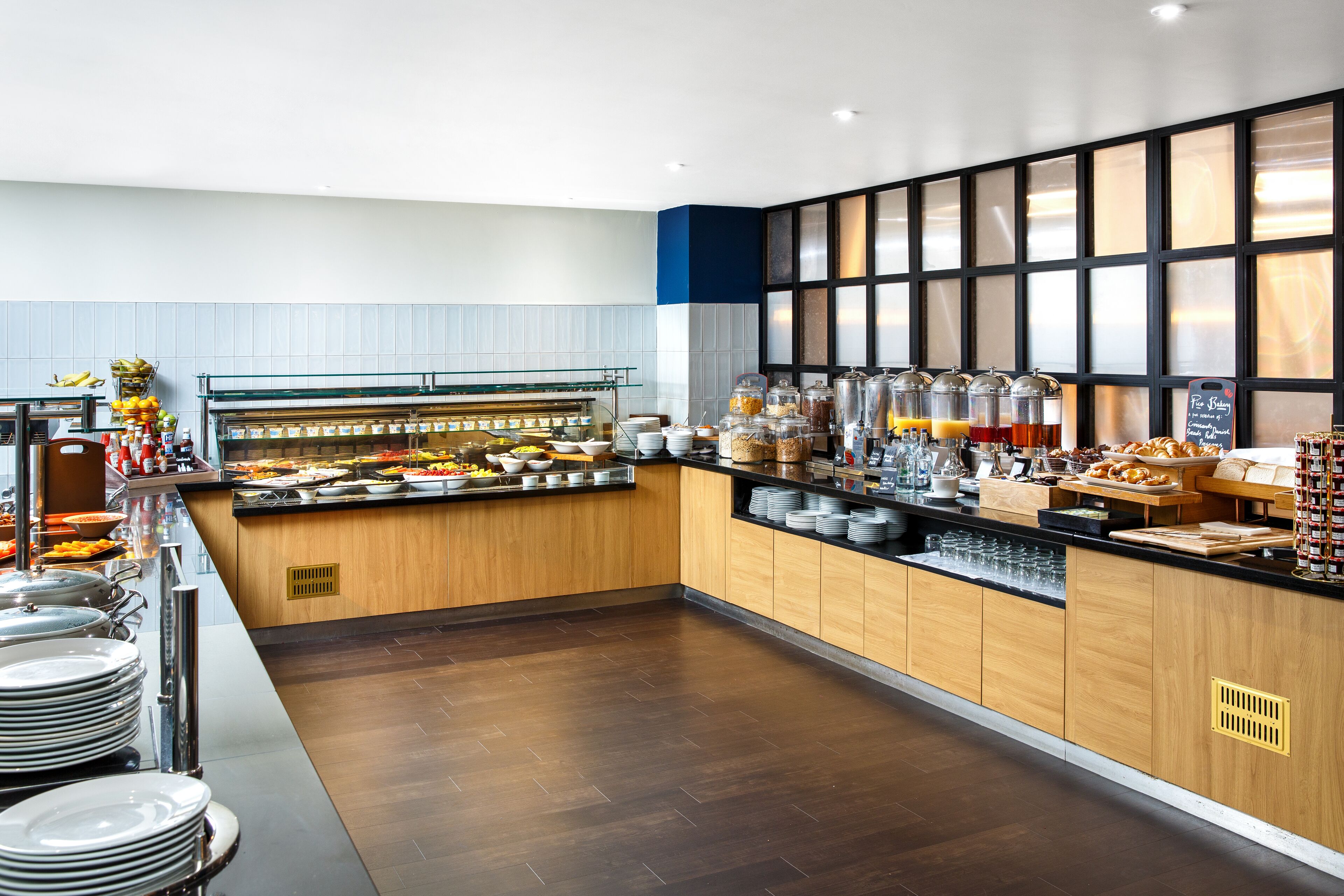 Daily buffet breakfast (GBP 10 per person)