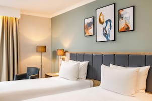 经典客房, 2 张单人床 | 客房内保险箱、办公桌、笔记本电脑工作区、遮光窗帘