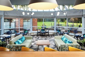 Breakfast, lunch and dinner served - Delta Hotels Milton Keynes (Milton Keynes)