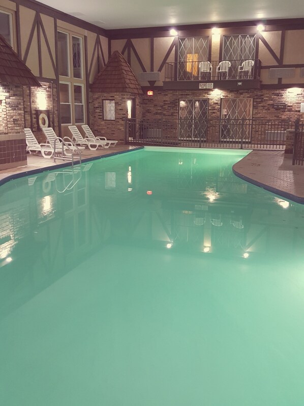 Piscine intérieure, piscine extérieure