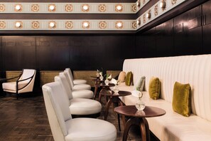 2 Bars/Lounges, Cocktailbar