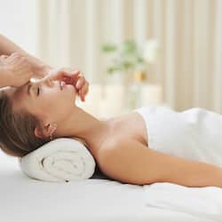 Un sauna, baño turco, tratamientos corporales, aromaterapia