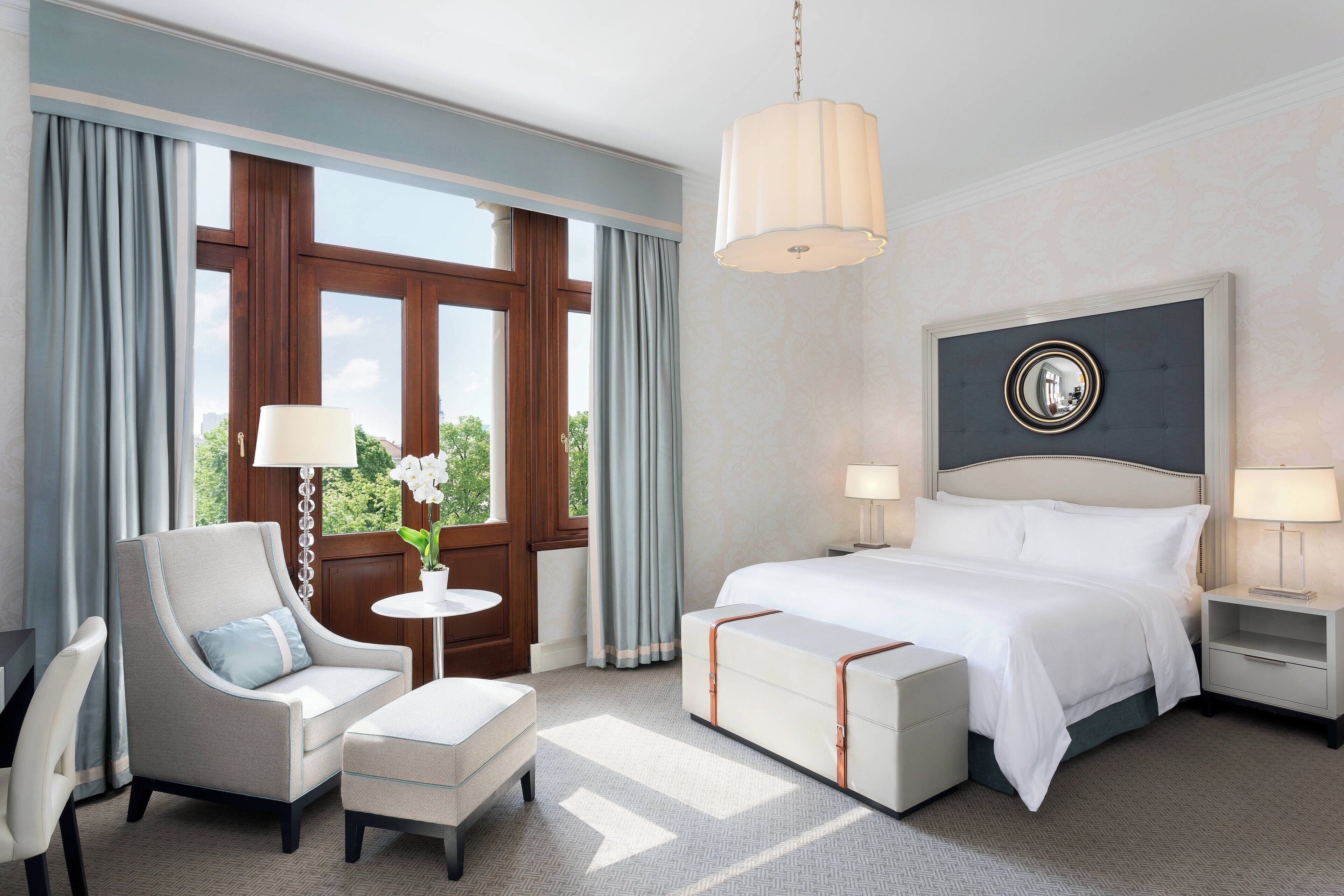 Olasz Frette ágynemű, prémium ágynemű, minibár és széf a szobában