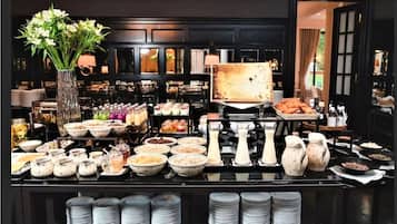 Tägliches Frühstücksbuffet (180 PLN pro Person)