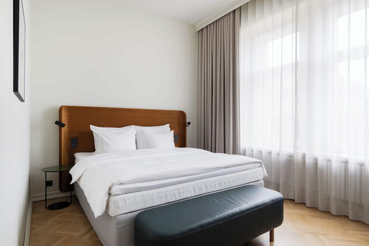 Zimmer, 1 King-Bett (Solo) | Hochwertige Bettwaren, Zimmersafe, Schreibtisch, Verdunkelungsvorhänge