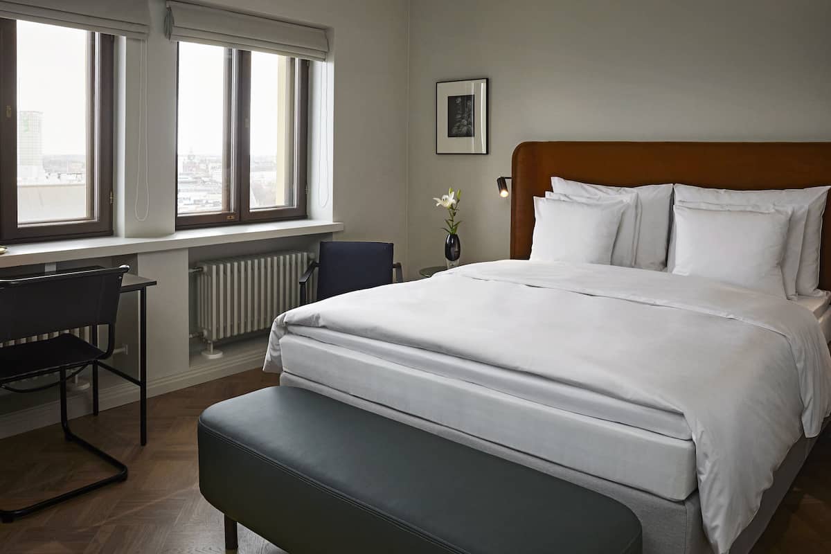 Zimmer, 1 Queen-Bett (Solo Up, with view) | Hochwertige Bettwaren, Zimmersafe, Schreibtisch, Verdunkelungsvorhänge