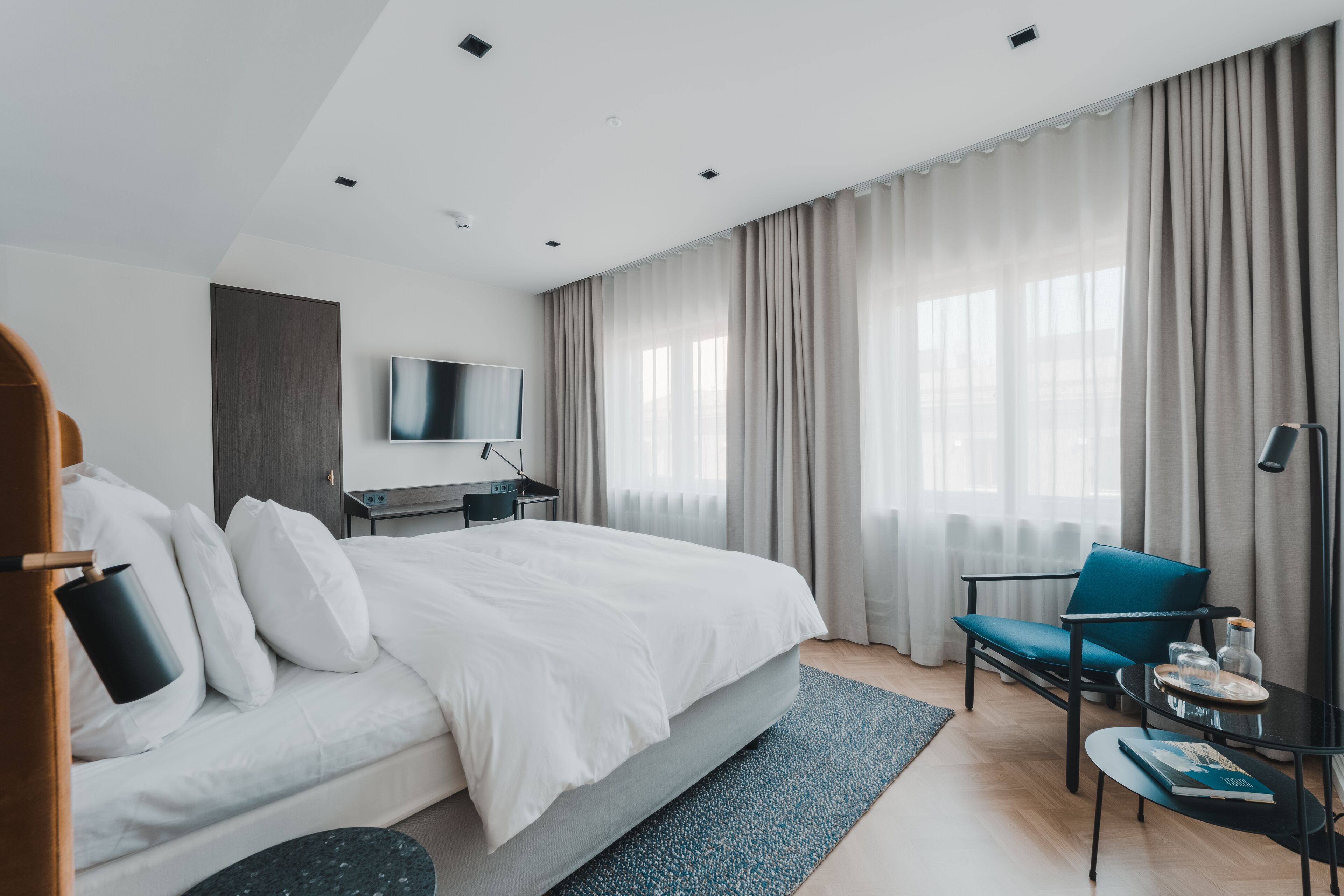 Room, 1 King Bed (Solo Supreme) | Premium bedding, in-room safe, desk, blackout curtains