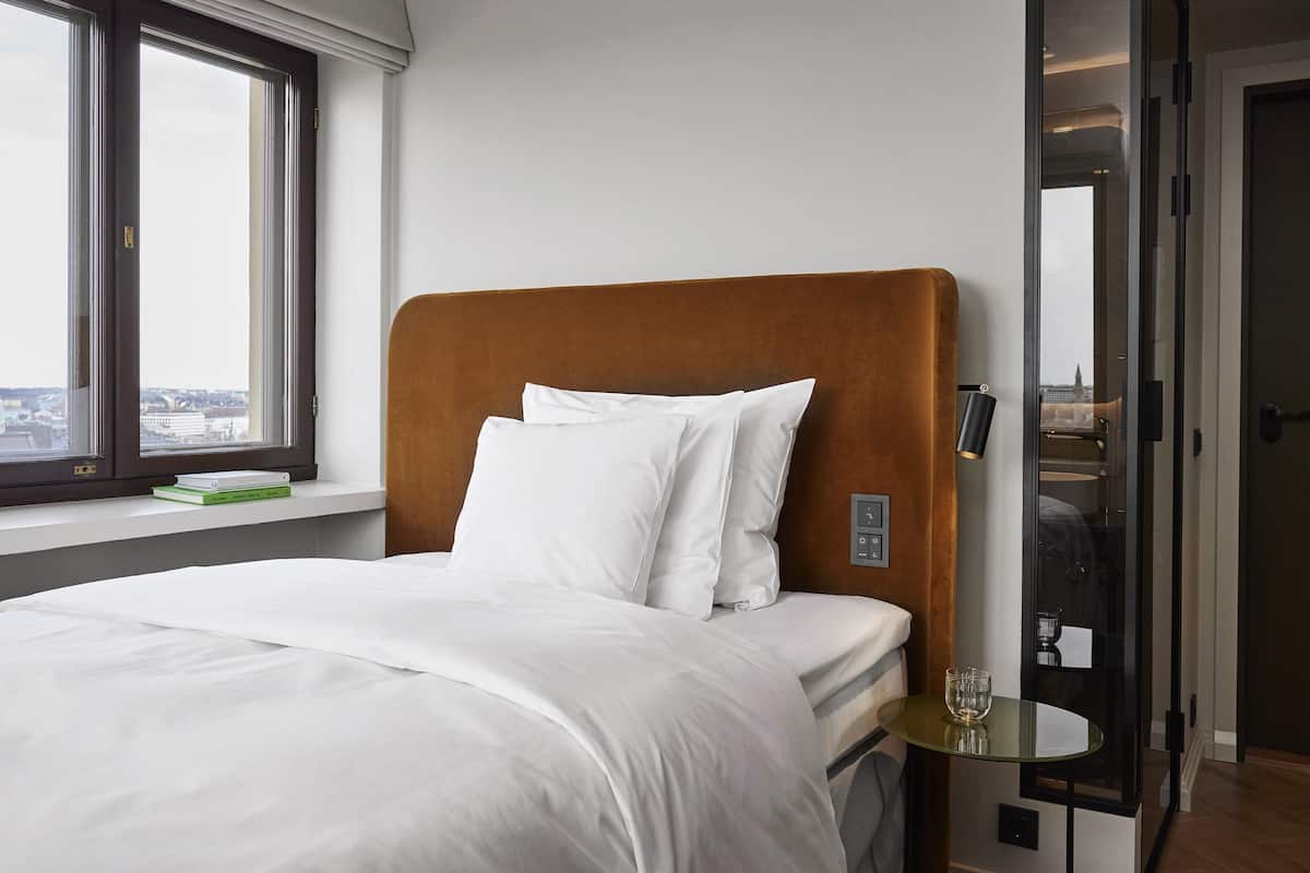 Premium bedding, in-room safe, desk, blackout drapes