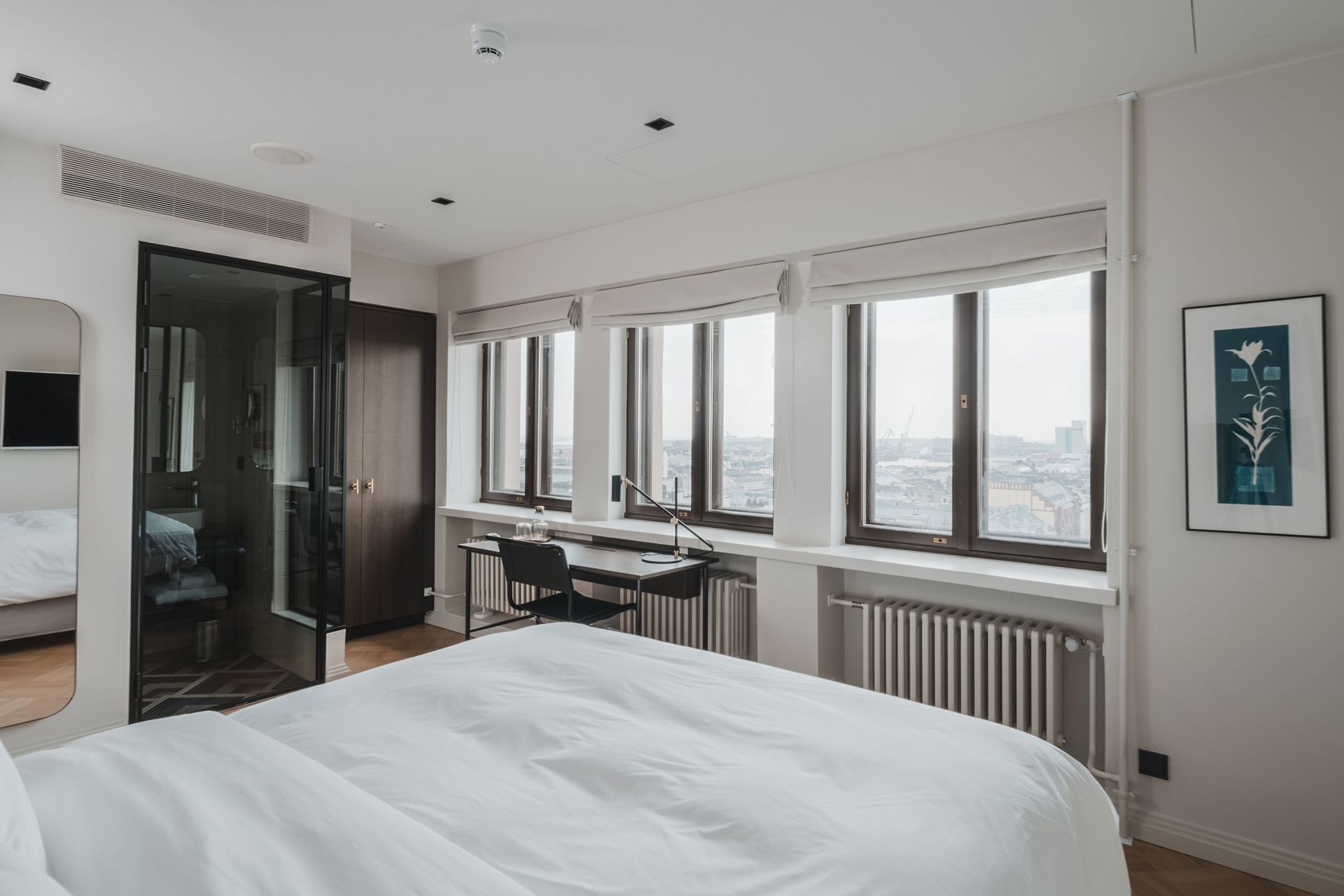 Premium bedding, in-room safe, desk, blackout drapes
