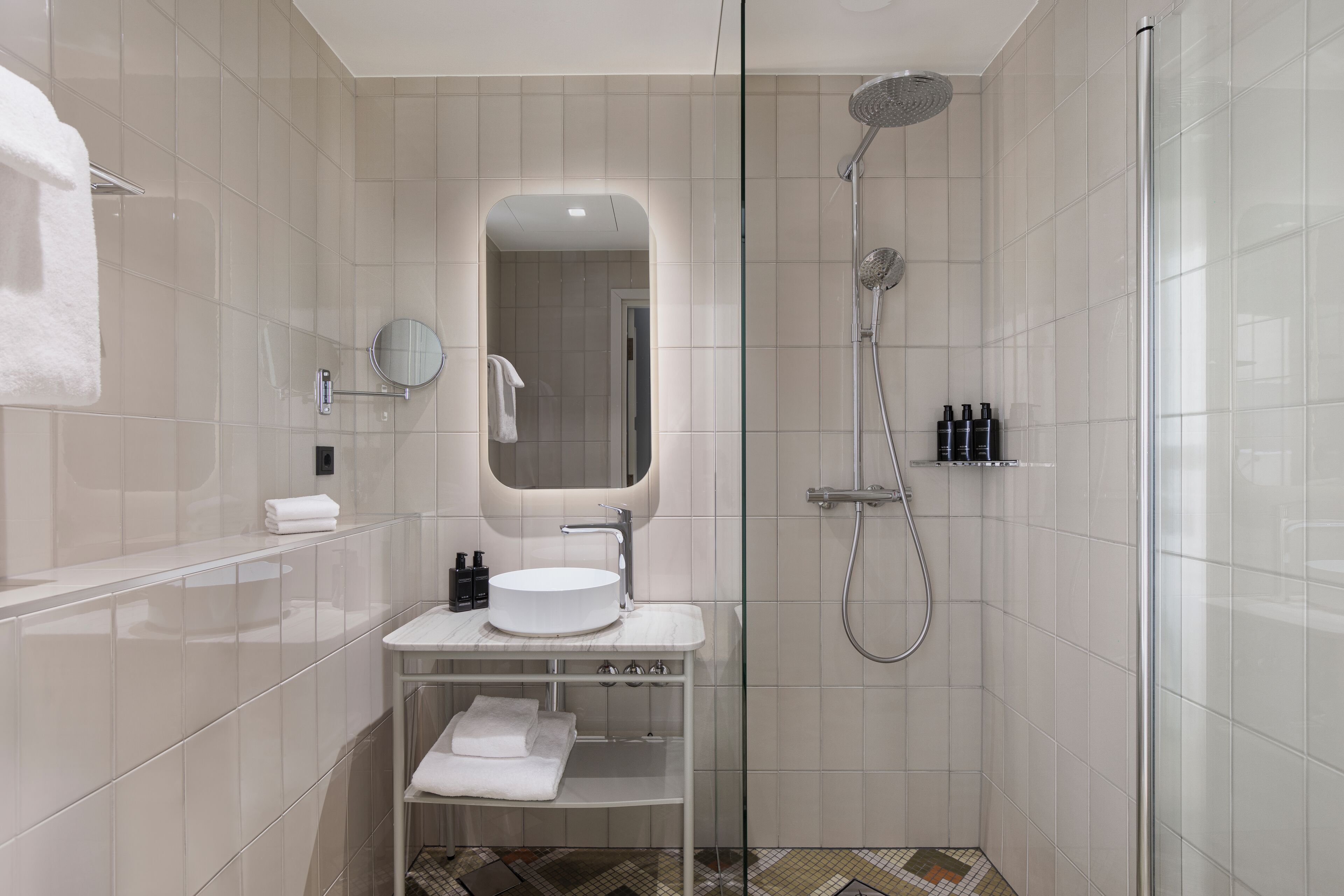 룸, 퀸사이즈침대 1개 (Solo Supreme Queen) | 욕실 | 샤워 시설, 헤어드라이어, 비데, 타월