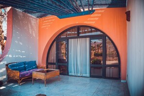 Deluxe-Doppelzimmer, Meerblick | Terrasse/Patio