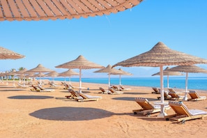 Private beach, beach umbrellas, beach towels, beach massages - TIME Coral Resort Nuweiba (Nuweiba)