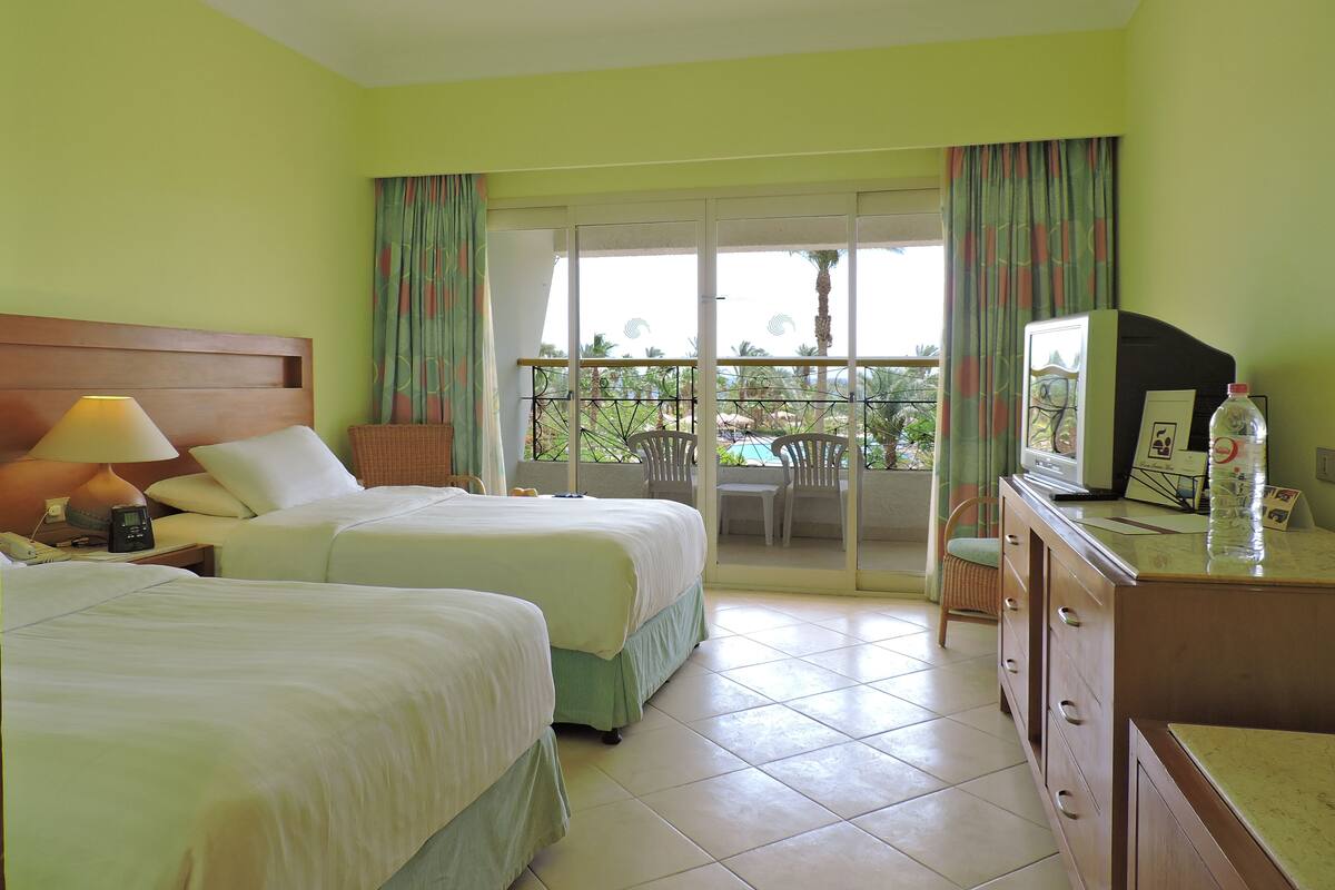 Minibar, in-room safe, desk, bed sheets