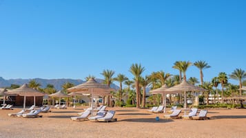 Plage privée, parasols, serviettes de plage, massages sur la plage