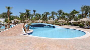 Outdoor pool, pool loungers