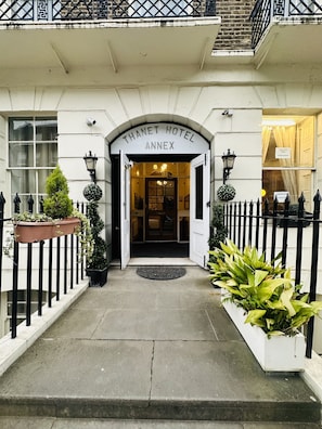 Entrada de la propiedad