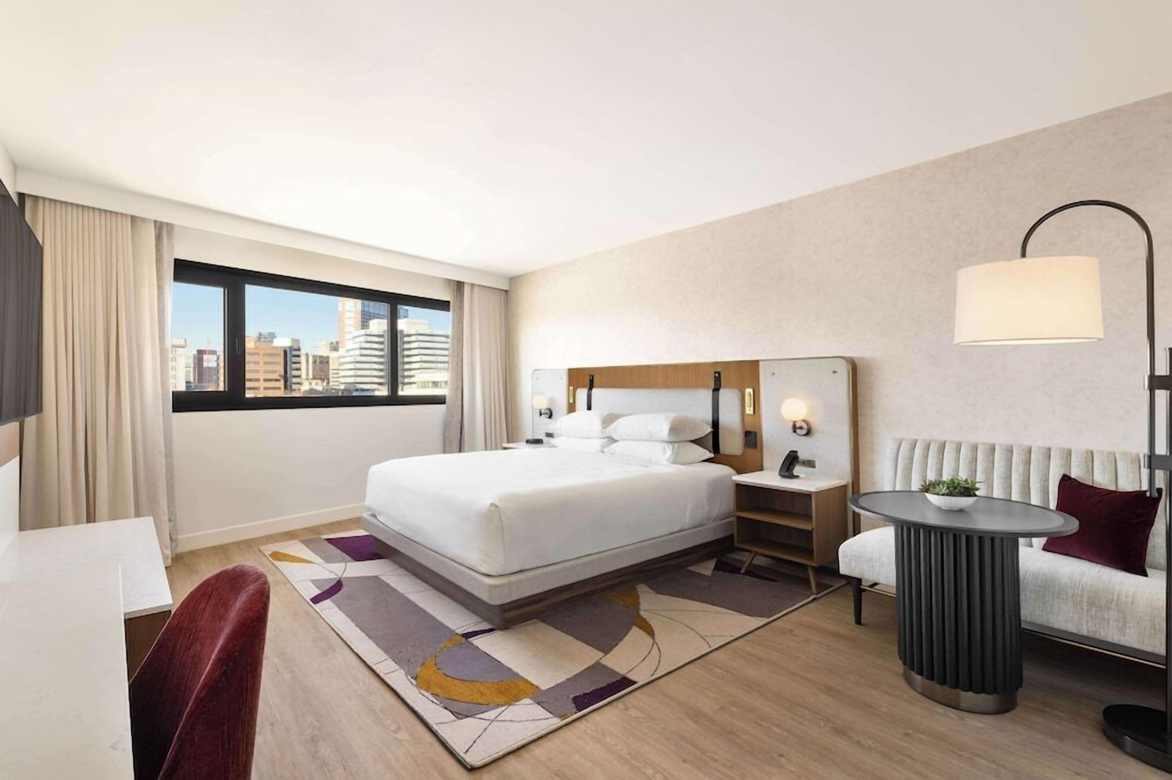 Hypo-allergenic bedding, in-room safe, desk, blackout drapes