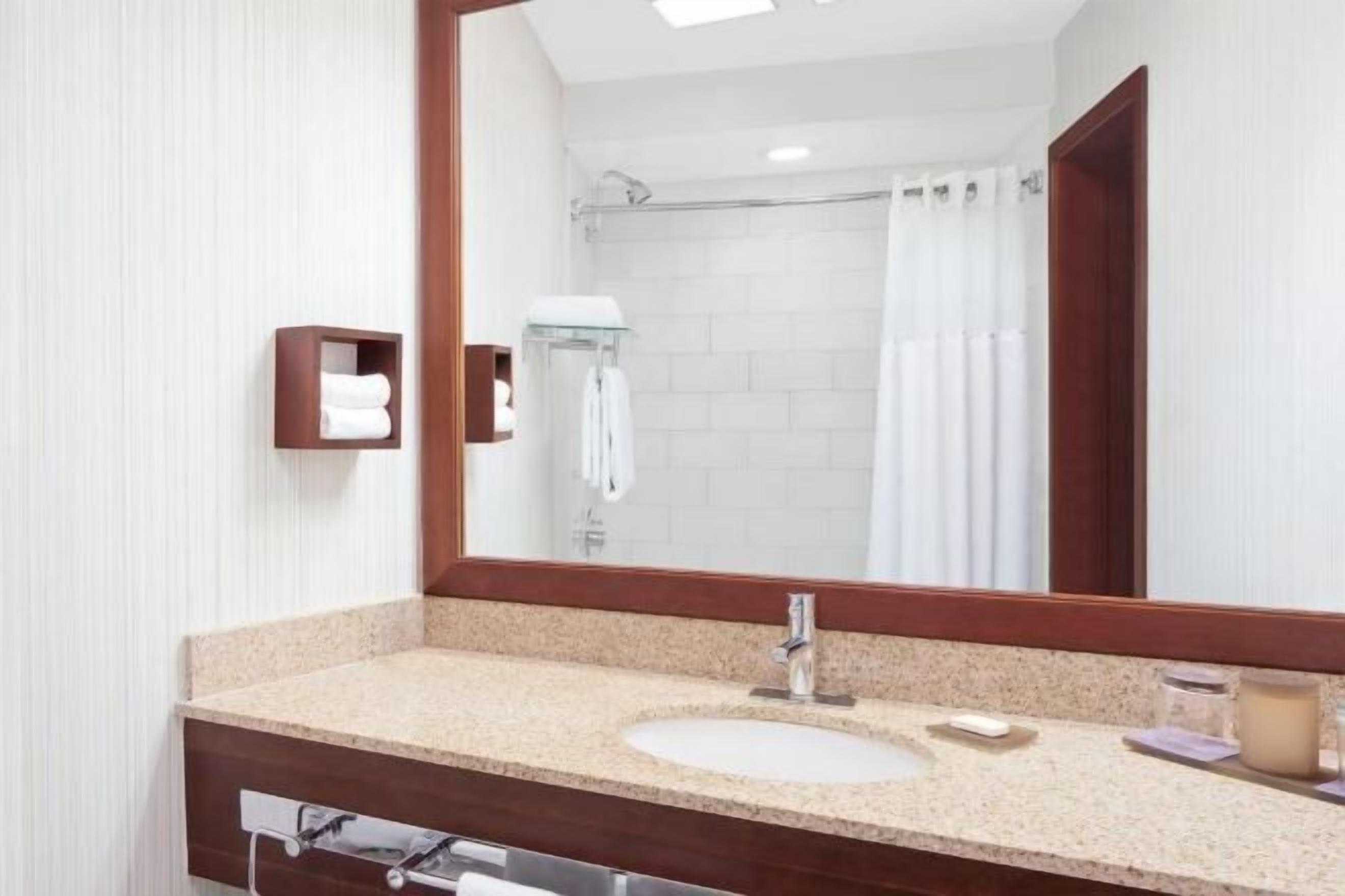 Artículos de tocador de diseñador, secador de pelo, toallas